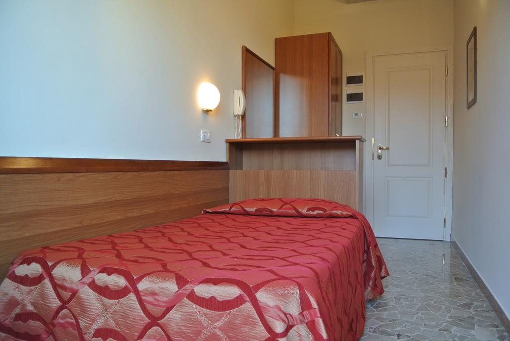 Hotel Tiffany Rimini Room photo